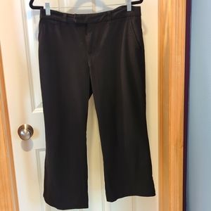 Women's black Old Navy capri dress trousers.
